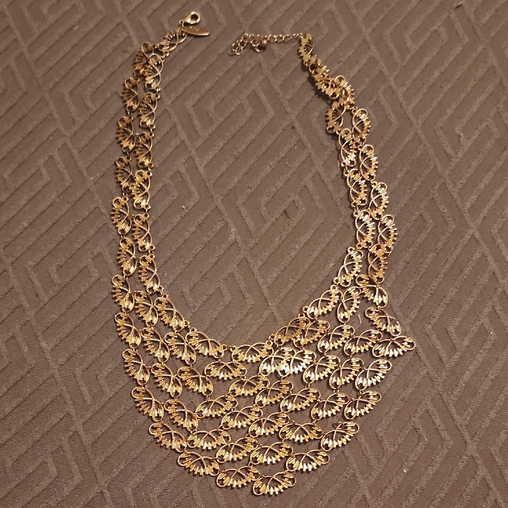 Elegant Gold Filigree Necklace